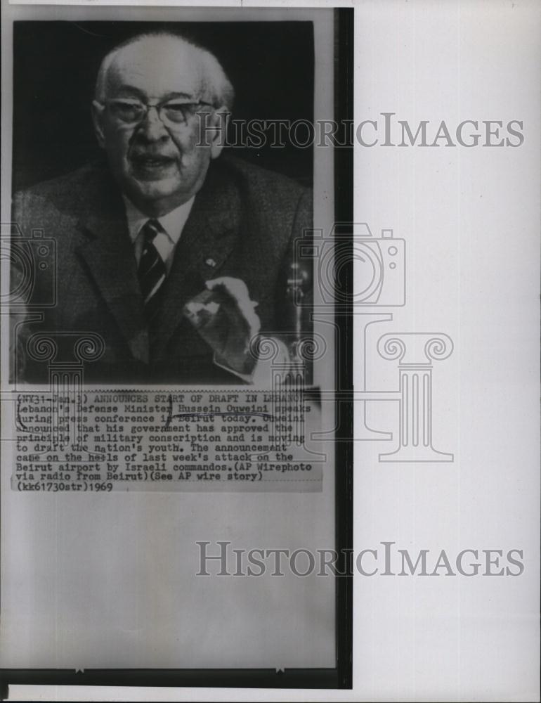 1969 Press Photo Lebanon Defense Minister Hussein Ouweini press conference - Historic Images