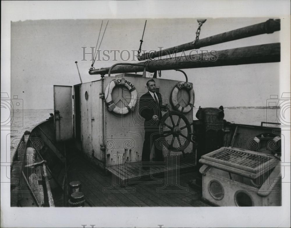 1947 Press Photo Captain Irving Johnson Shown his his Brioantine - RSL84969 - Historic Images