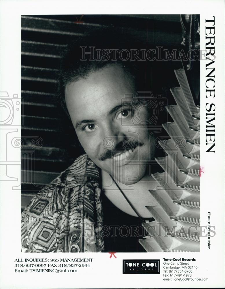 1998 Press Photo Terrance Simien an American zydeco musician, vocalist - Historic Images