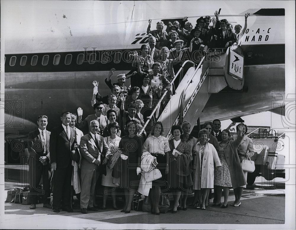 1964 Press Photo Pastor, Dr Harold Ockenga,parishoners return from the Holy land - Historic Images