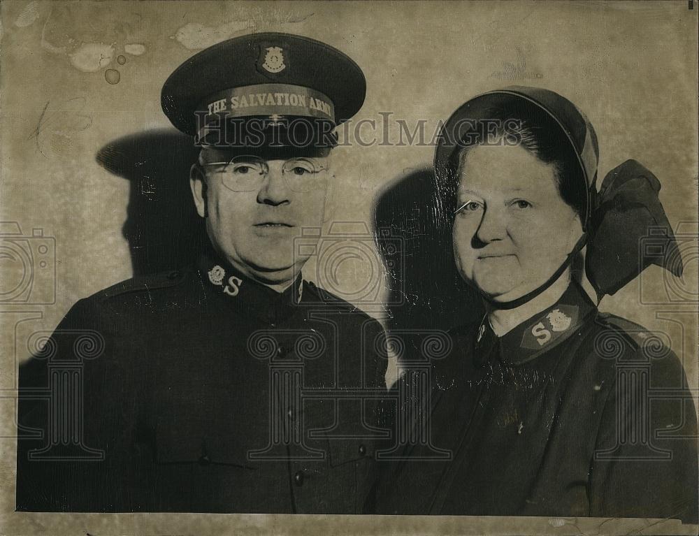 1953 Press Photo Mayor &amp; Mrs John Hunter of the Red Shield servicemen - Historic Images