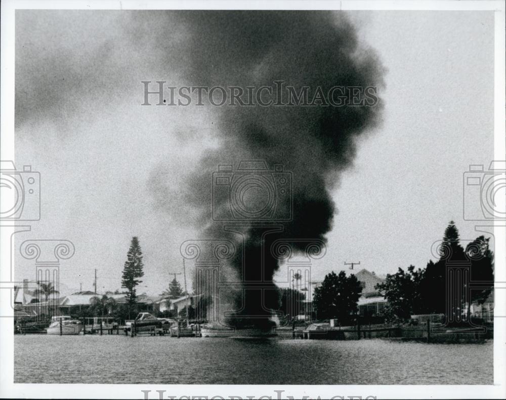 1991 Press Photo Boat Fire, Howard Vaughan, St Petersburg Florida - RSL68955 - Historic Images