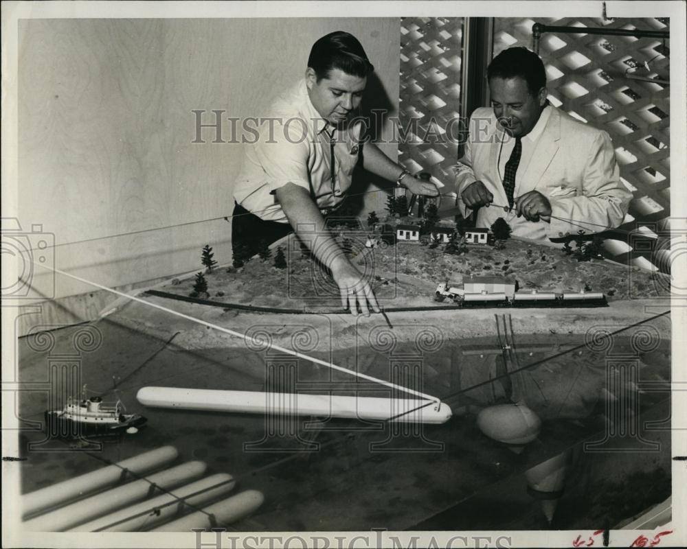 1960 Press Photo Capt Denezakos Inspects Tanks With Mayor Grover Criswell, Jr - Historic Images