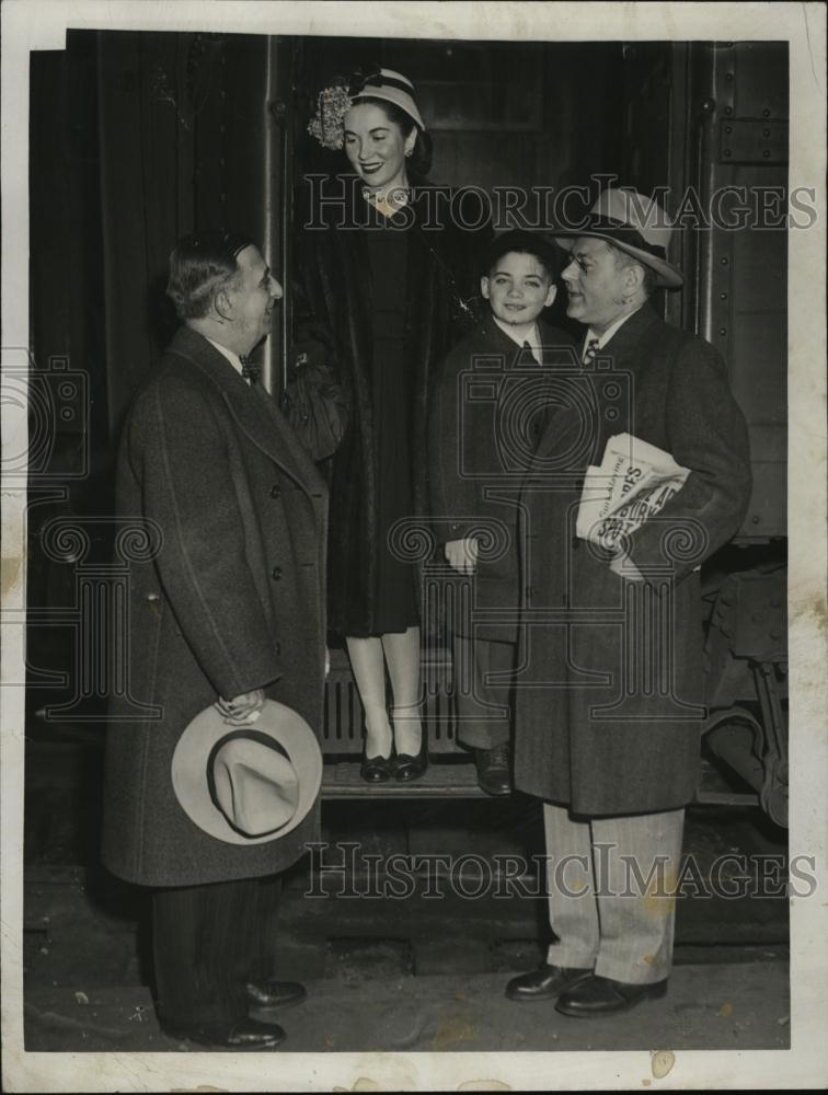 1947 Press Photo Charles E Kurtzman Loews Northwestern Division Manager - Historic Images