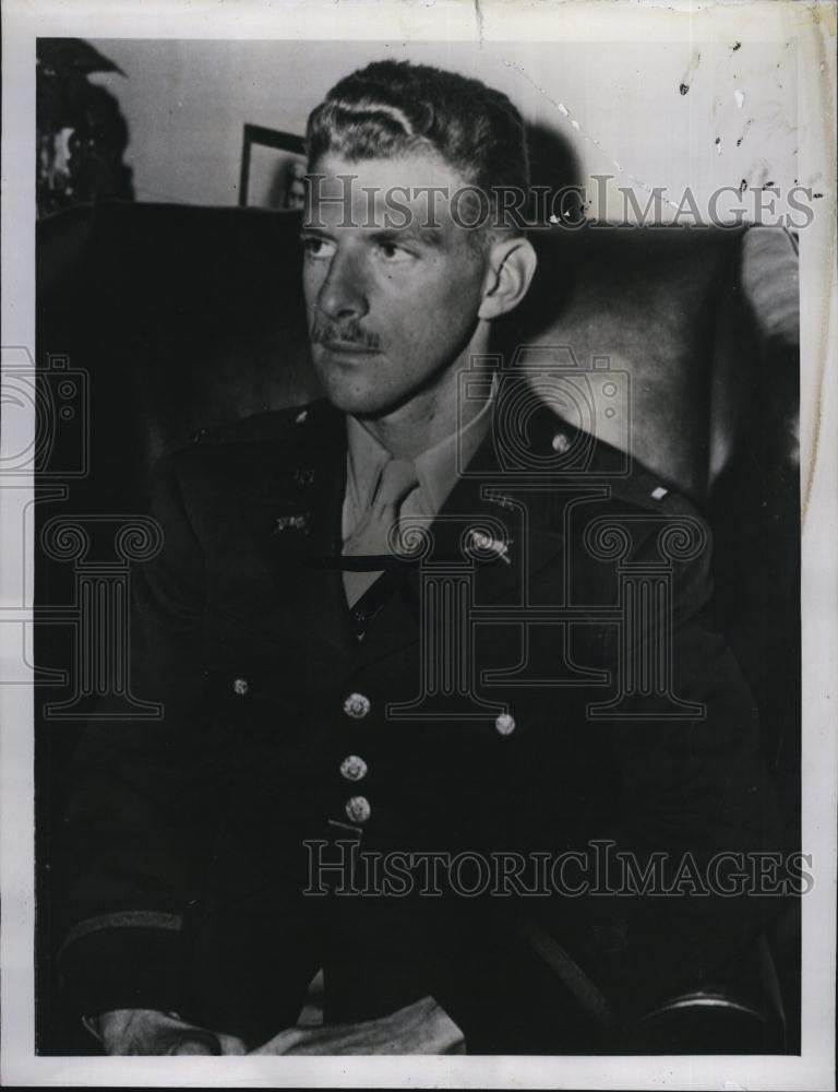 1942 Press Photo John Mitchell Lieutenant Tank corps after graduation - Historic Images