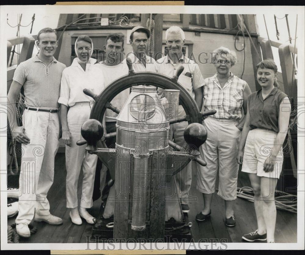 1958 Press Photo Ship &quot;Mayflower II&quot; Capt &amp; Mrs Frank Davis - RSL04567 - Historic Images