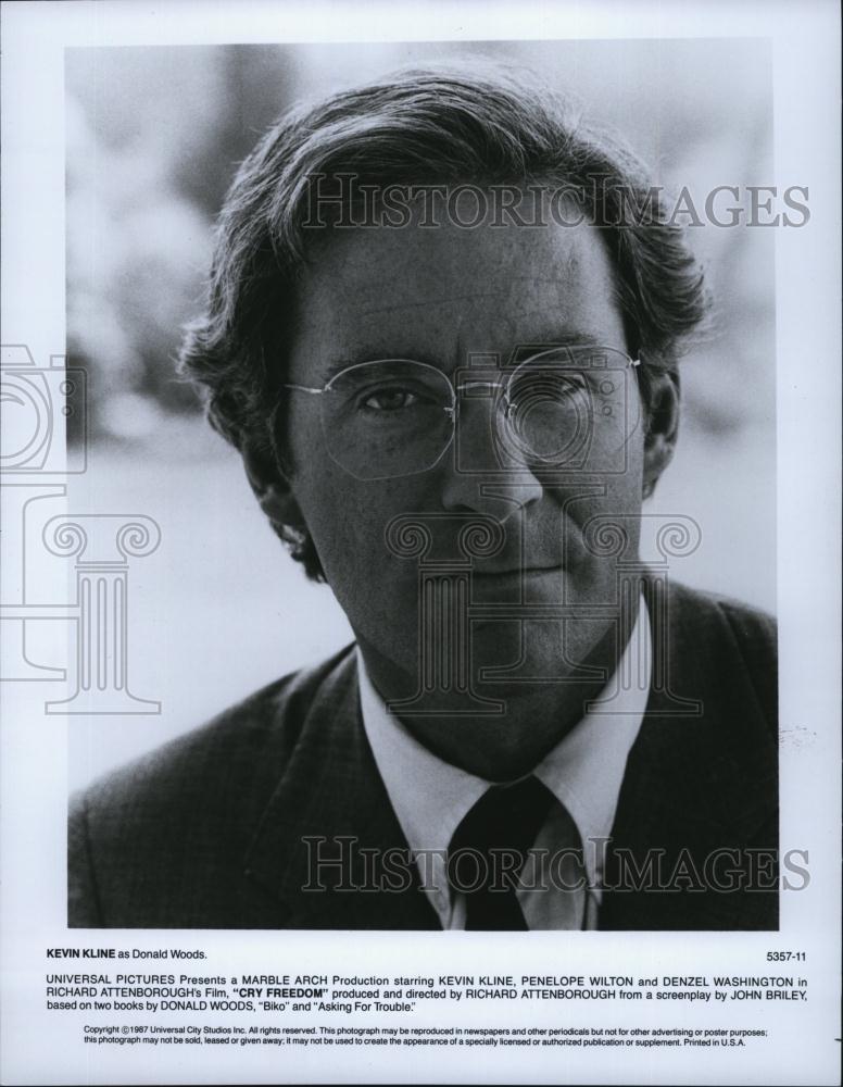 1987 Press Photo Actor Kevin Kline In &quot;Cry Freedom&quot; - RSL82727 - Historic Images