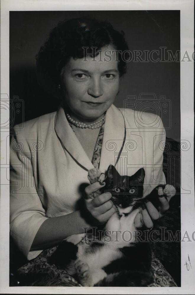 1950 Press Photo Canasta cat and Mrs Vera Willis - RSL93669 - Historic Images