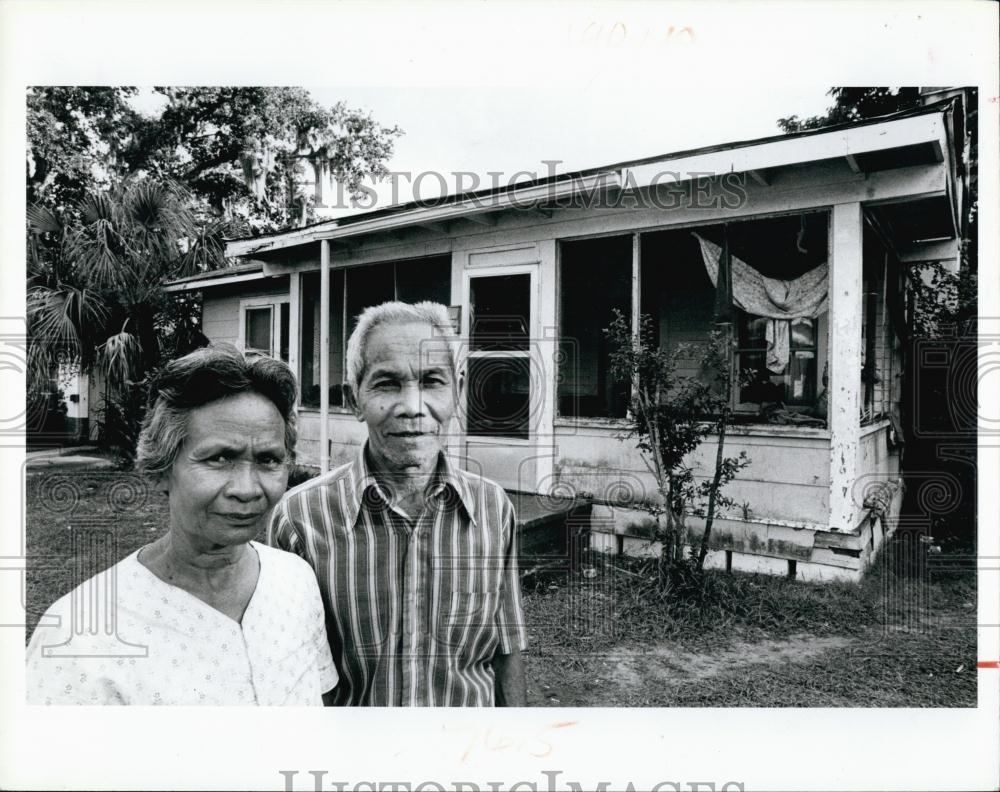 1983 Press Photo Chu and Thet Thang Deteriorated House - RSL67863 - Historic Images