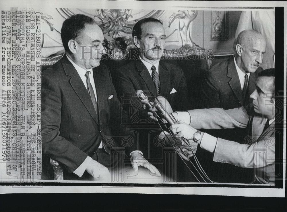 1970 Press Photo Waldemar Sanchez and Argentina&#39;s Foreign Minister Juan Martin - Historic Images