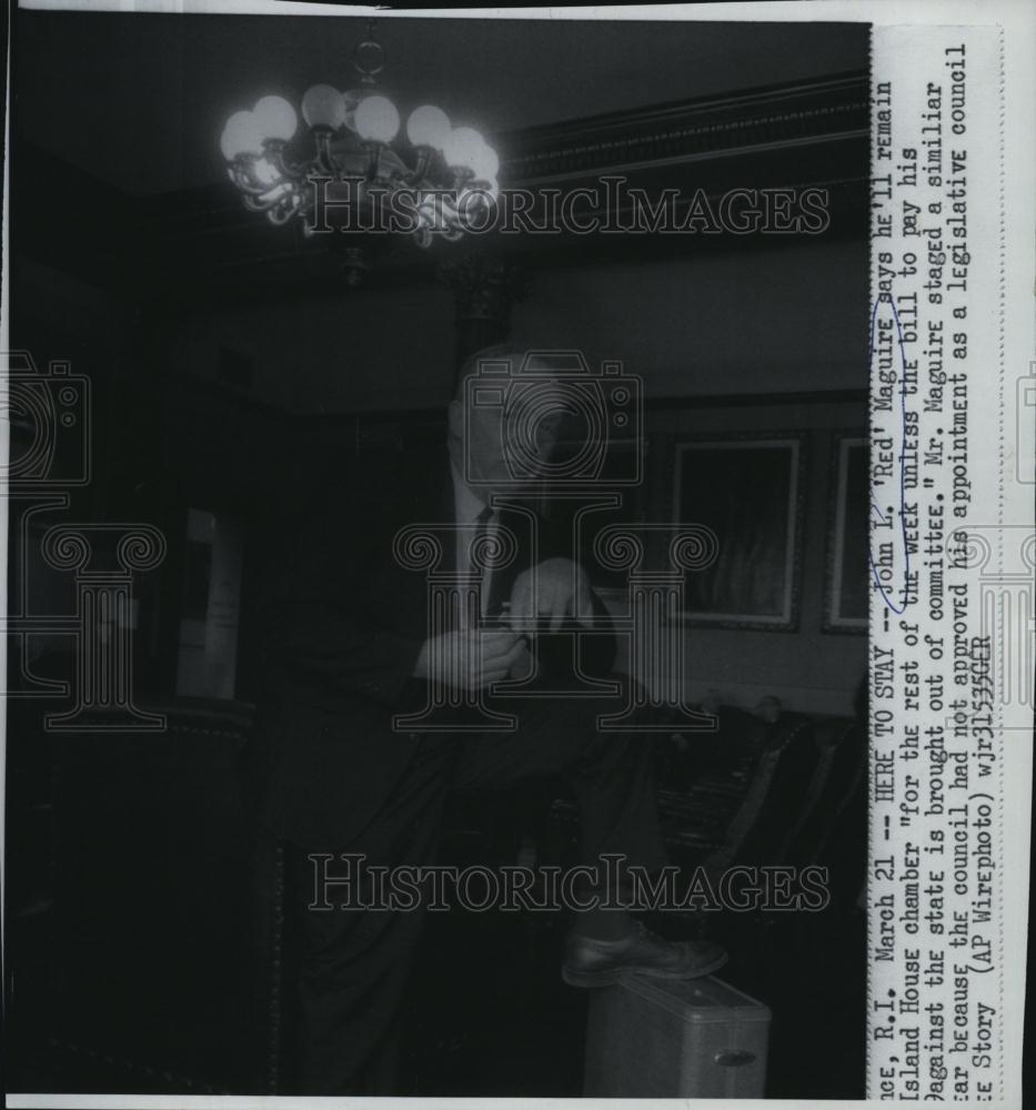 1967 Press Photo John L 'Red' Maquire Island House Chamber - RSL83565 - Historic Images