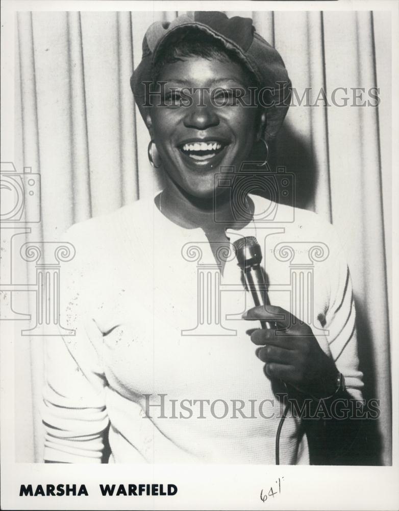 1986 Press Photo Comedienne, Marsha Warfield on stage - RSL01293 - Historic Images