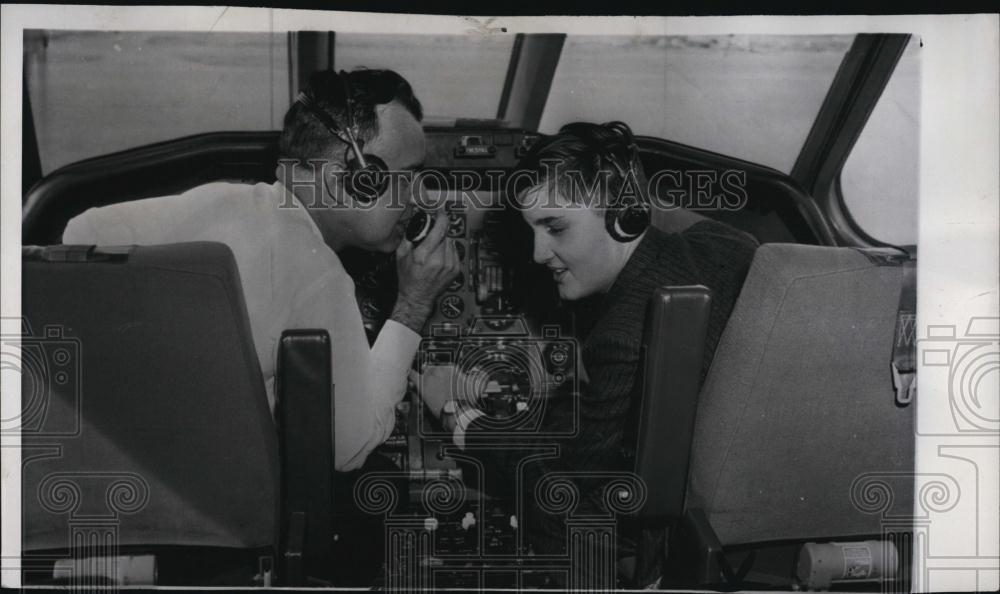 1961 Press Photo Gale Schreiber 13 Year Old Blind Boy Learns About Jetliner - Historic Images