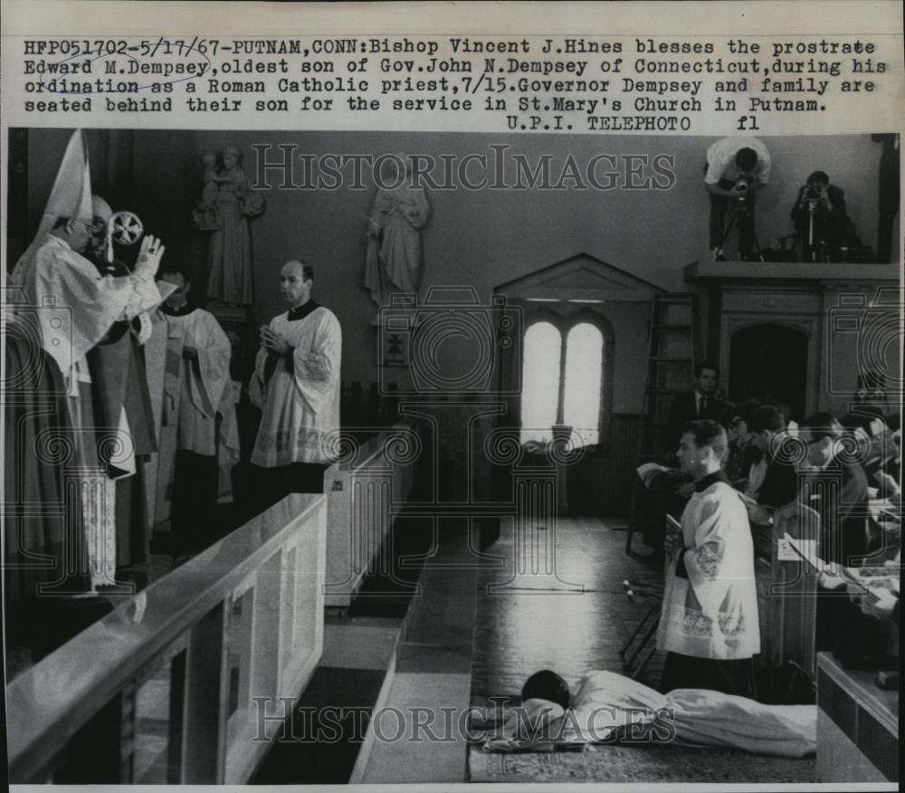 1967 Press Photo Bishop Vincent Hines Blesses Edward Dempsey - RSL87933 - Historic Images