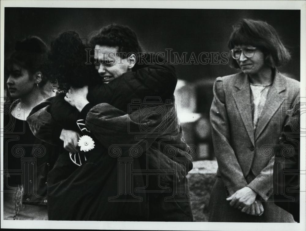 1993 Press Photo Classmates Slain Jason Robinson After Graveside Service - Historic Images