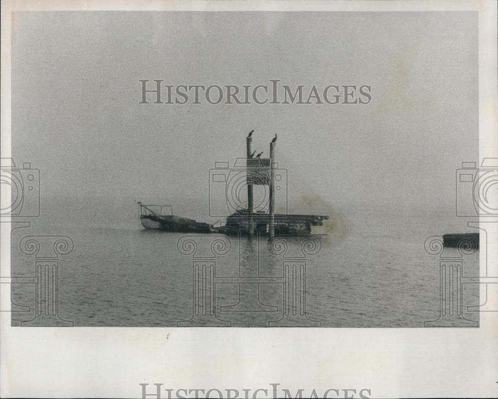 1976 Press Photo Fog Causes Sailboat Crash And Fire, Tampa, Florida - RSL69041 - Historic Images