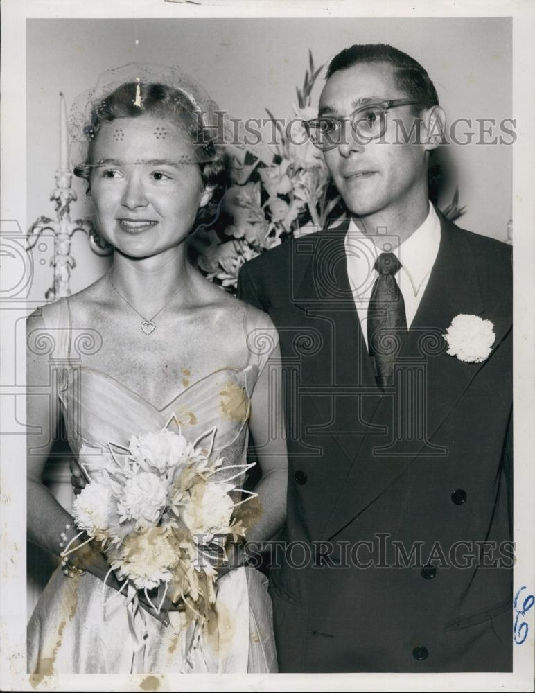 1954 Press Photo Shelia Kay Serata &amp; Warren Weil wedding - RSL62273 - Historic Images