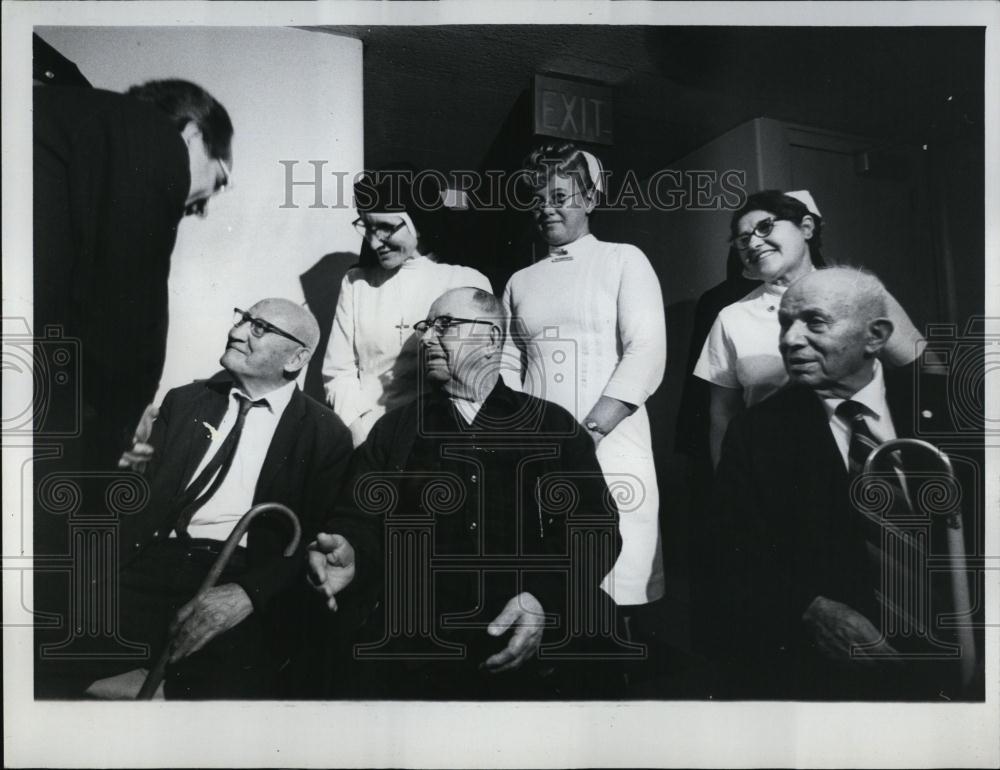 1971 Press Photo Italian Prime Minister Emilio Columbo At The Don Orione Home - Historic Images