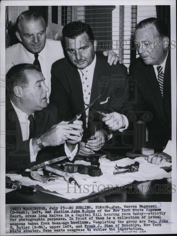 1958 Press Photo Senator Warren Manuson & Justice John E Cone During Meeting - Historic Images