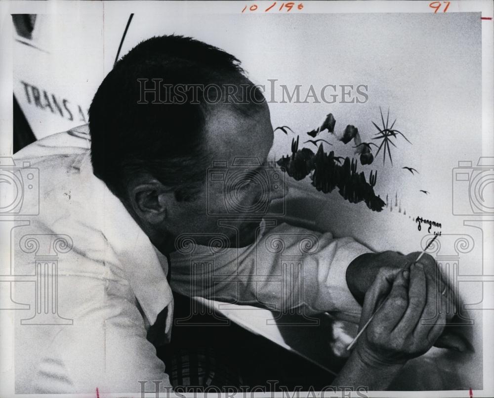 1975 Press Photo Artist Jim Ballagh paints scene on a car - RSL99523 - Historic Images