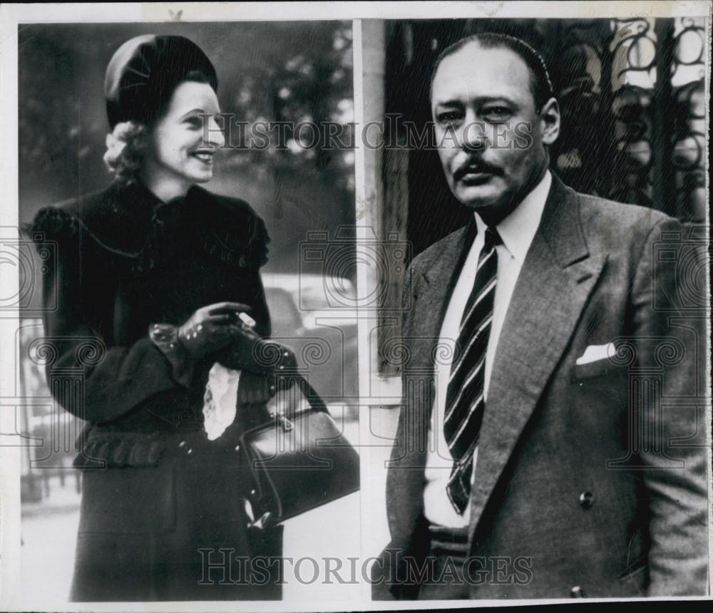 1950 Press Photo John de Parigault Mayher and wife,alleged father for adultery - Historic Images
