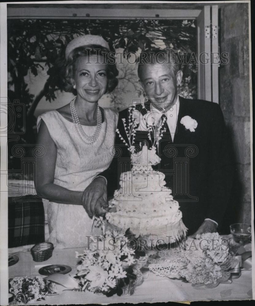 1964 Press Photo Showman Billy Rose and his bride Doris Warner Vidor - RSL80141 - Historic Images