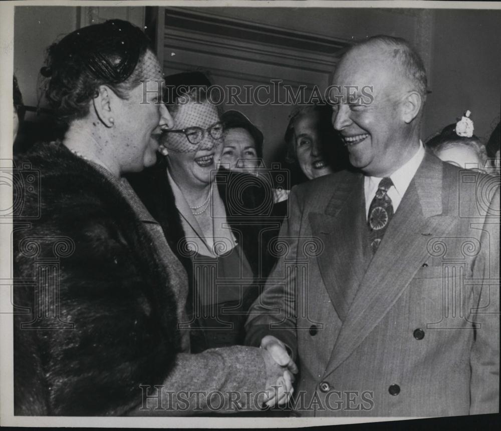 1954 Press Photo President Eisenhower, Mrs William H Dalton - RSL06447 - Historic Images