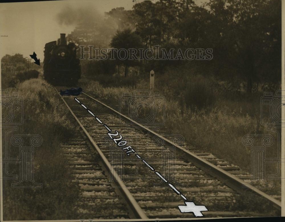 1939 Press Photo Train at scene where Mrs Virginia Walker was hit - RSL98055 - Historic Images