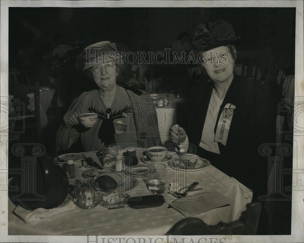 1948 Press Photo Mrs Eugene Bantelle &amp; Mrs Ray Spencer - RSL87585 - Historic Images