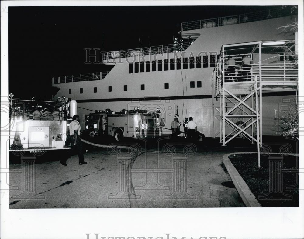 1989 Press Photo Scandinavian Saga Ship Fire, Firefighters, Florida - RSL68951 - Historic Images