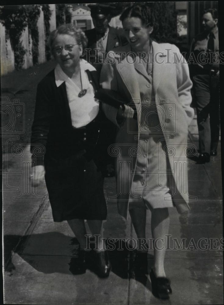 1944 Press Photo Mrs Frances Andews Matron Alice Lingley - RSL47443 - Historic Images