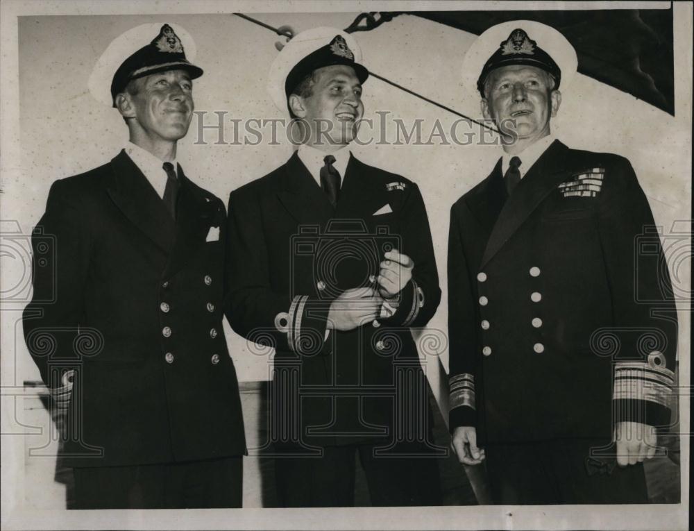 1951 Press Photo Capt Dennis Sanderson,Lt John Symonds-Taylor,Vice Adm R Symonds - Historic Images