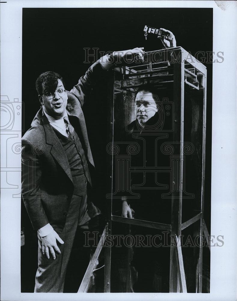 1994 Press Photo Popular Entertainers Penn Jillette &amp; Teller During Show - Historic Images