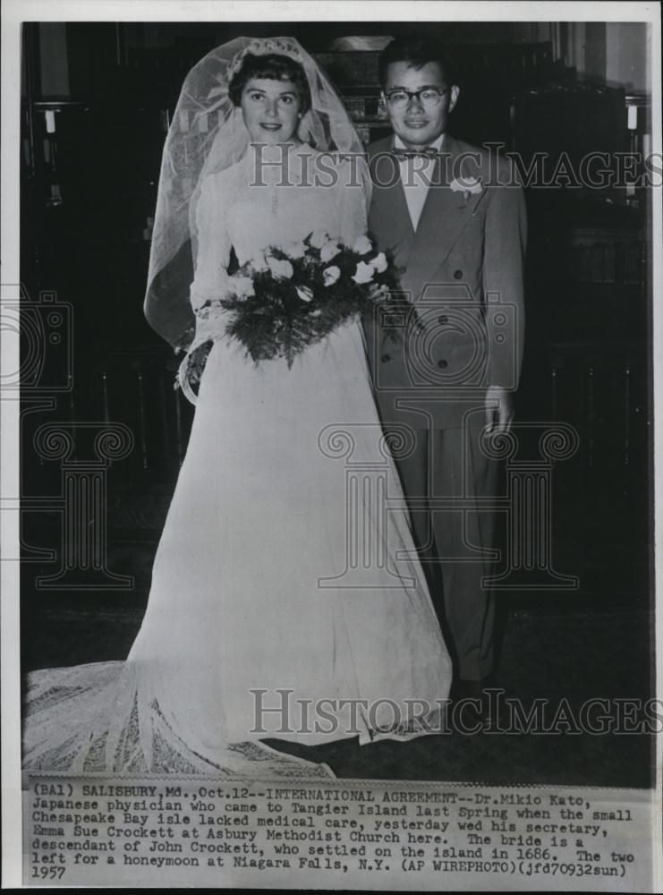 1957 Press Photo Dr Mikio Kato &amp; his bride Emma Sue Crocket - RSL45873 - Historic Images