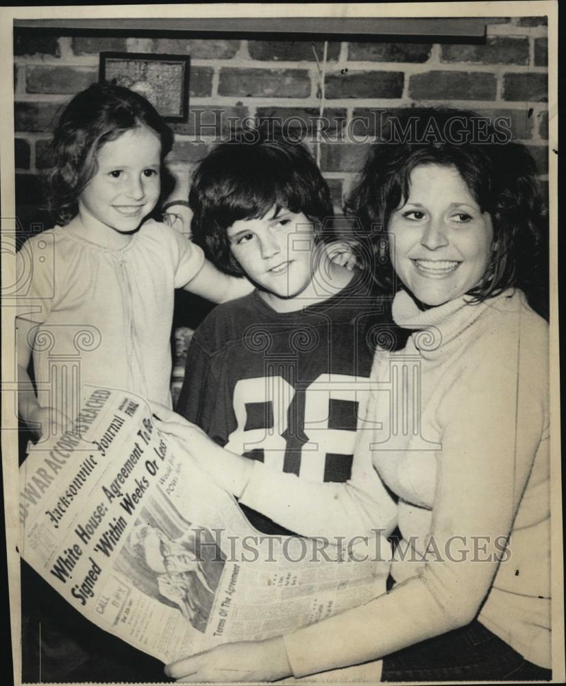 1972 Press Photo POW John McCain Jr Family Holding Newspaper - RSL47393 - Historic Images