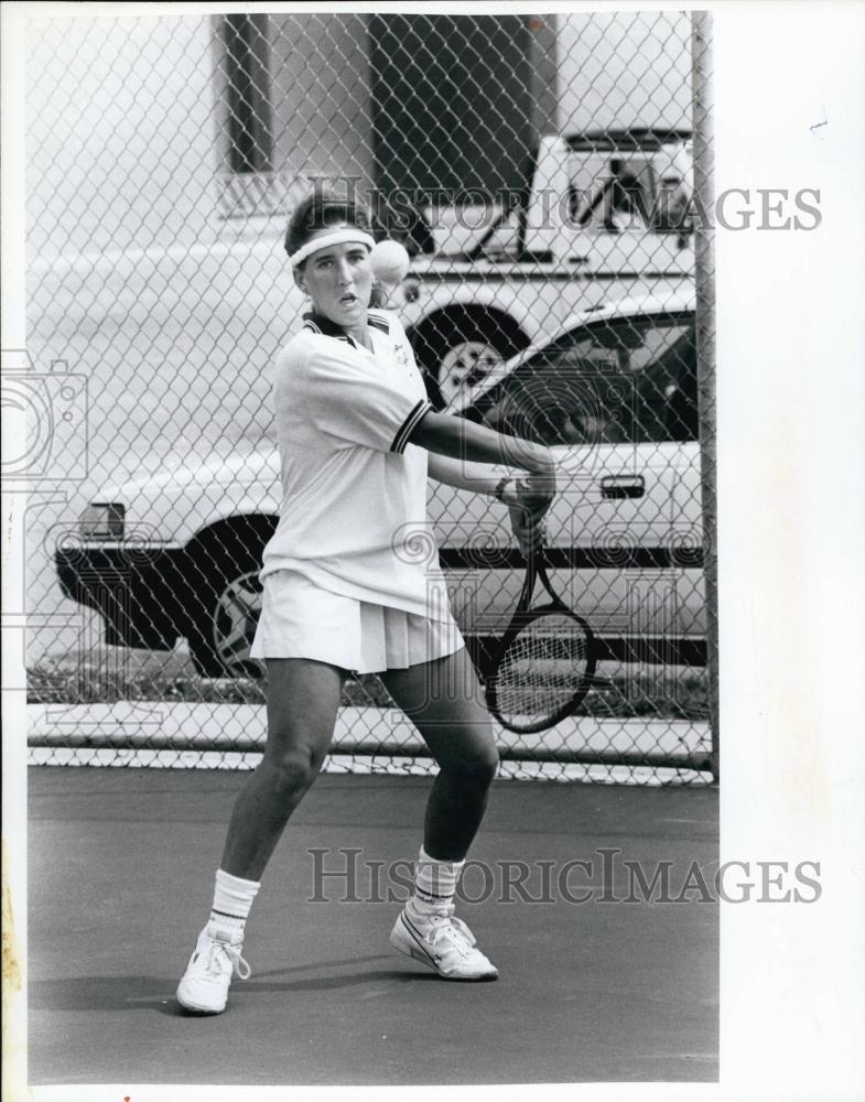 1989 Press Photo Dina Caputa Plays Tennis In Pinellas Park - RSL62813 - Historic Images