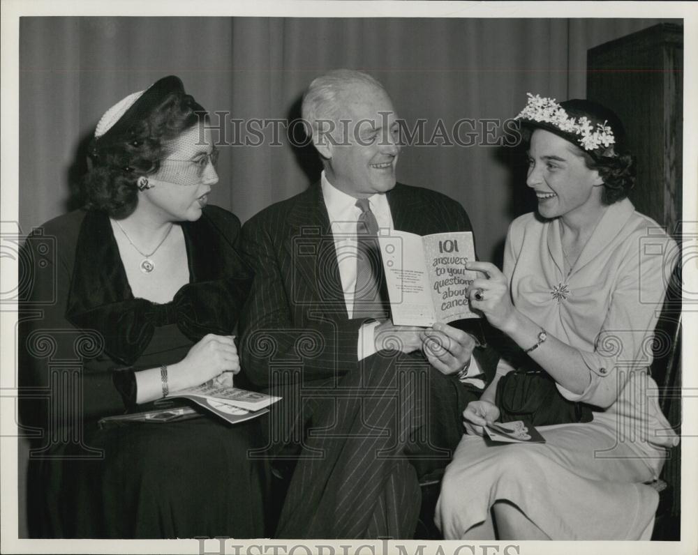 1952 Press Photo Cancer Education Dr Langdon Parsons, Mary Dunleavy, Lee - Historic Images