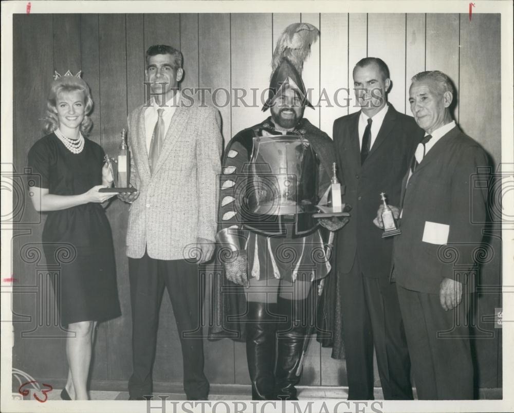 1963 Press Photo De Soto Chess Tourney Winner Russel Sturm received his Trophy - Historic Images