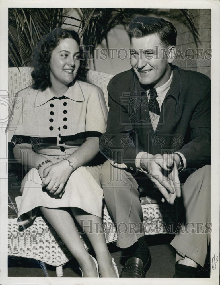 1951 Press Photo US Marine Corps Sergeant Howard Miller &amp; Wife - RSL64259 - Historic Images