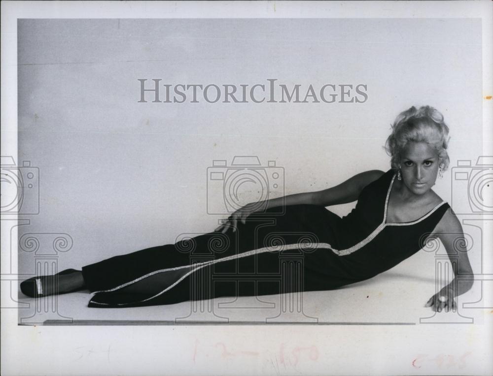 1969 Press Photo Lana Trager, Model - RSL99205 - Historic Images