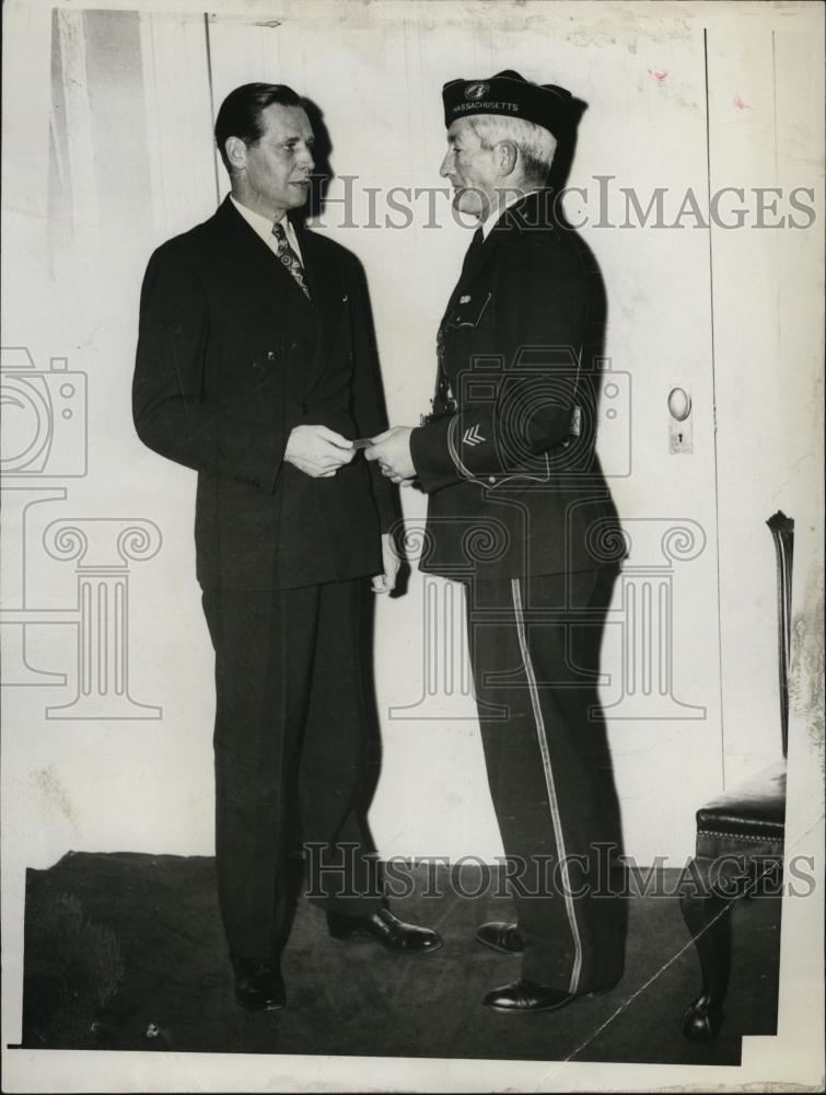 1946 Press Photo Gov Maurice Tobin Johns W Auliffe - RSL46169 - Historic Images