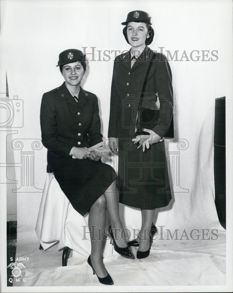 1959 Press Photo Doris Ward and Lois Bartosch of the Natick Scientific Center - Historic Images