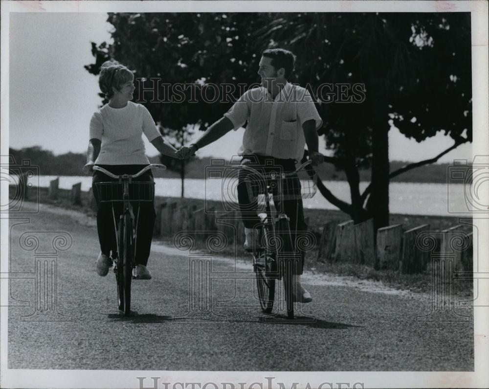 1971 Press Photo Peter Van Vorst &amp; wife riding bicycles - RSL96005 - Historic Images