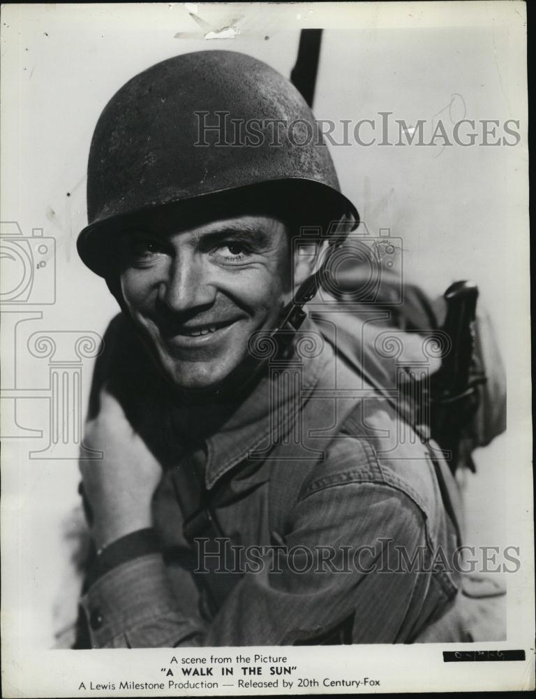 1948 Press Photo Actor Dana Andrews In &quot;A Walk In The Sun&quot; - RSL47337 - Historic Images