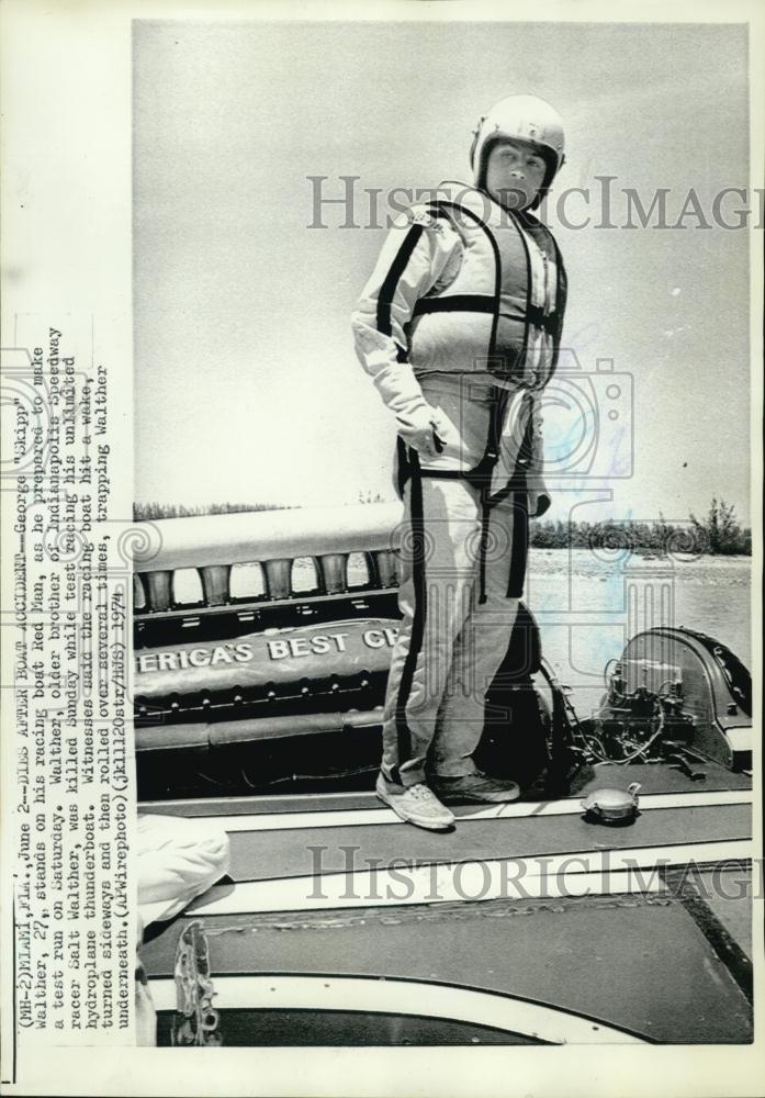 1974 Press Photo George &quot;Skipp&quot; Walther With Racing Boat - RSL01085 - Historic Images