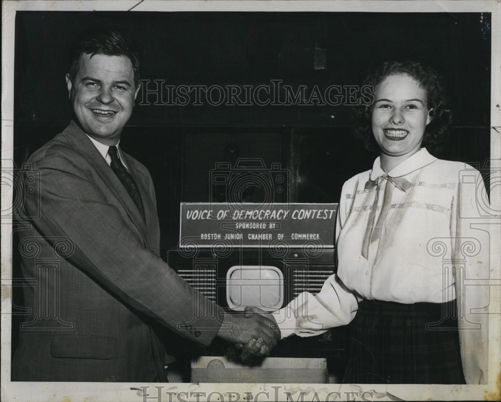 1949 Press Photo Alice Kathleen Kesner, winner of Voice of Democracy essay - Historic Images