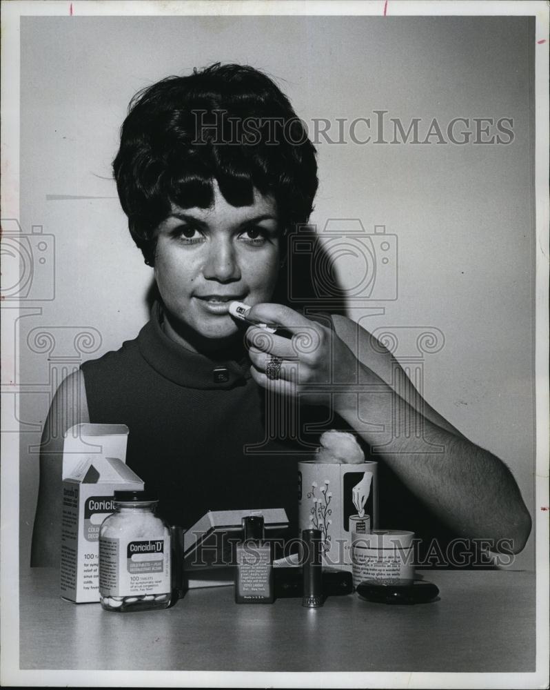 1968 Press Photo Gail Vessichelli aids against a cold - RSL92275 - Historic Images