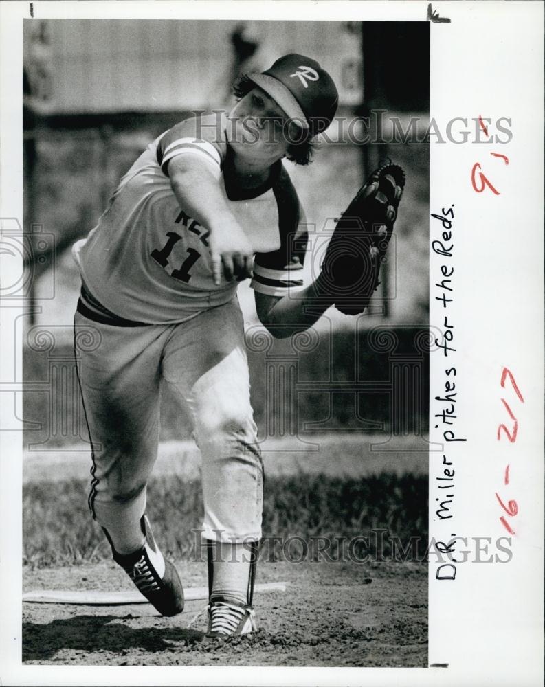 1982 Press Photo D R Miller Pitches For The Reds Against The Cubs - RSL64285 - Historic Images