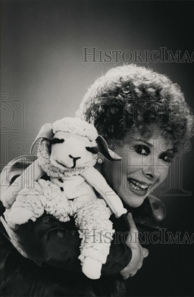 1995 Press Photo Emmy Award winner Shari Lewis puppets North Shore Music Theatre - Historic Images