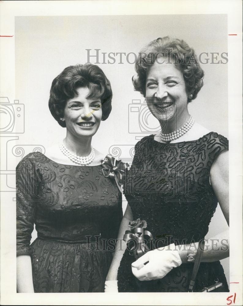 1961 Press Photo Muriel Miles, Betty Beale, syndicated columnists - RSL64229 - Historic Images